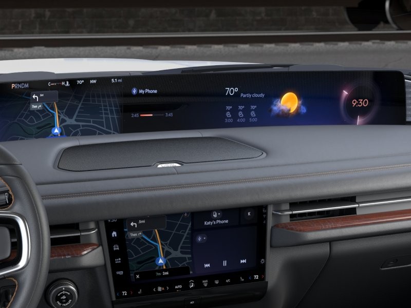 Lincoln Navigator Vehicle Full-screen Gallery Image 14