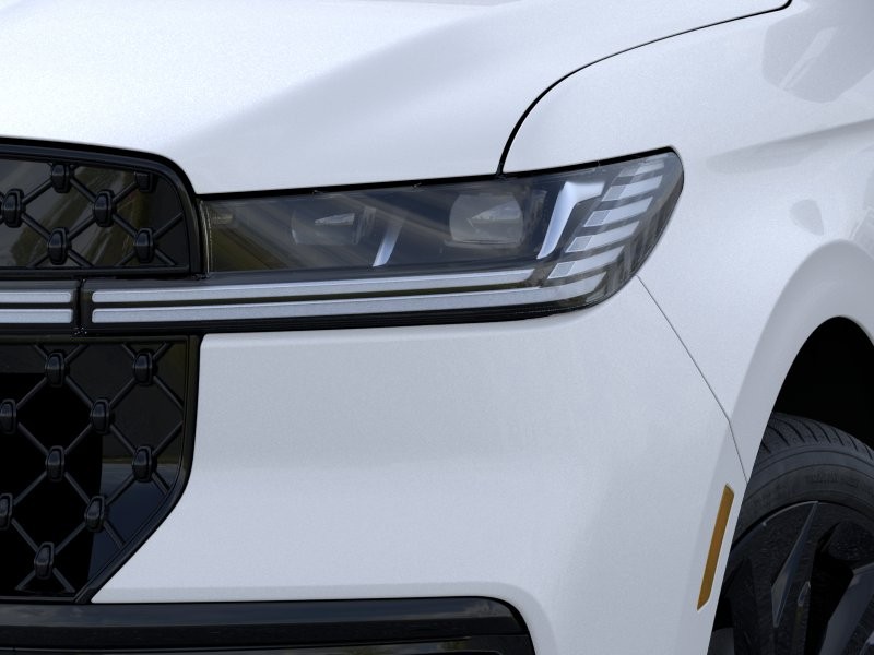 Lincoln Navigator Vehicle Full-screen Gallery Image 18