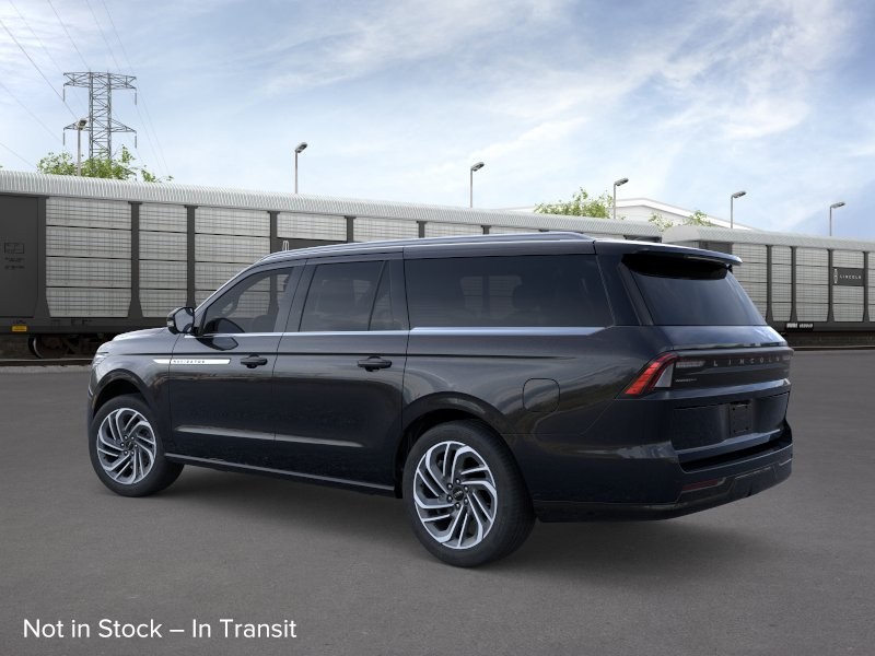 Lincoln Navigator L Vehicle Full-screen Gallery Image 04