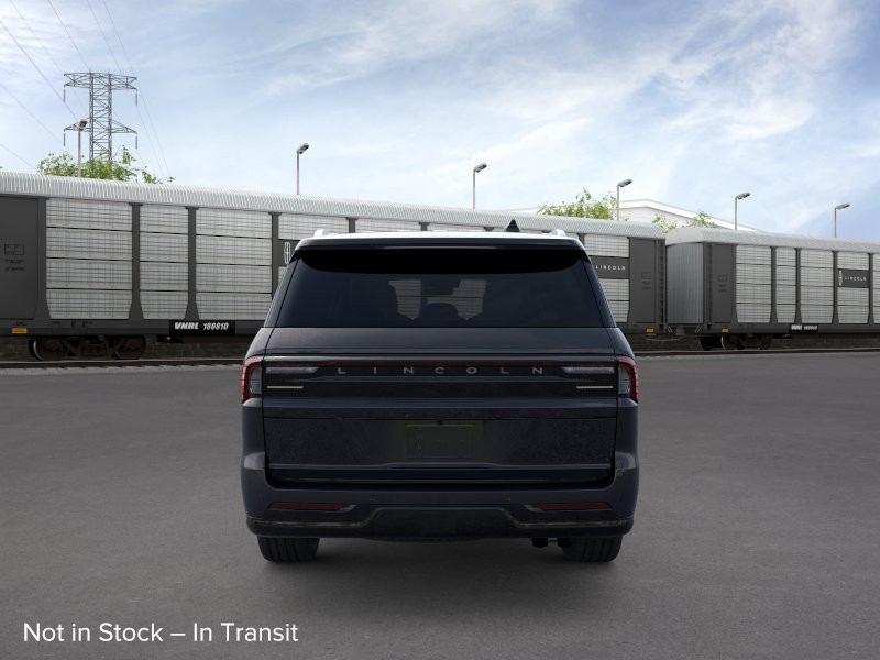 Lincoln Navigator L Vehicle Full-screen Gallery Image 05