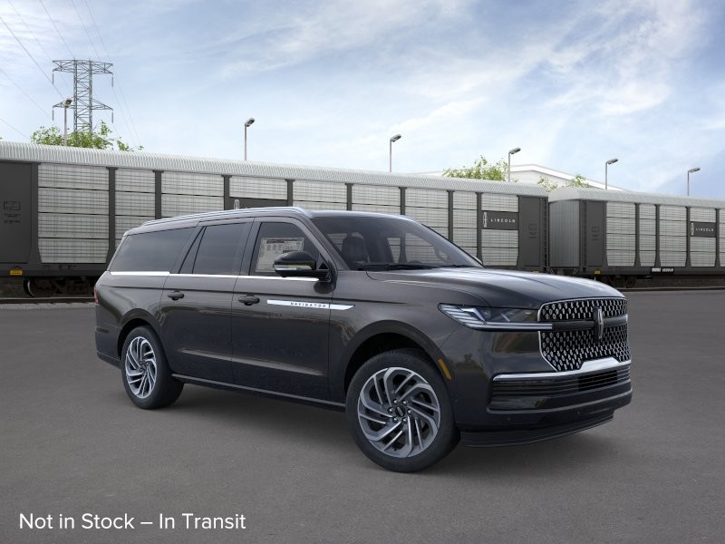 Lincoln Navigator L Vehicle Full-screen Gallery Image 07