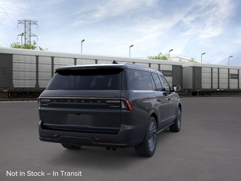 Lincoln Navigator L Vehicle Full-screen Gallery Image 08