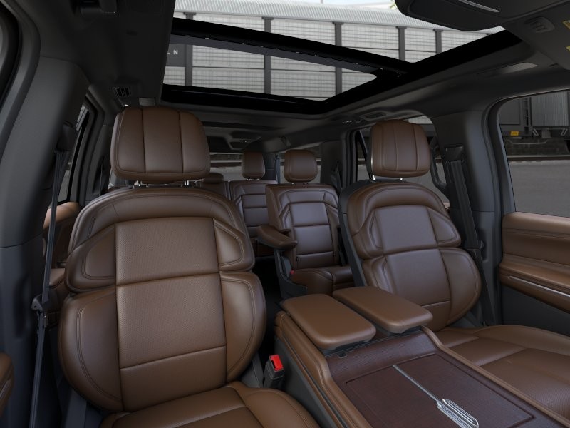 Lincoln Navigator L Vehicle Full-screen Gallery Image 10