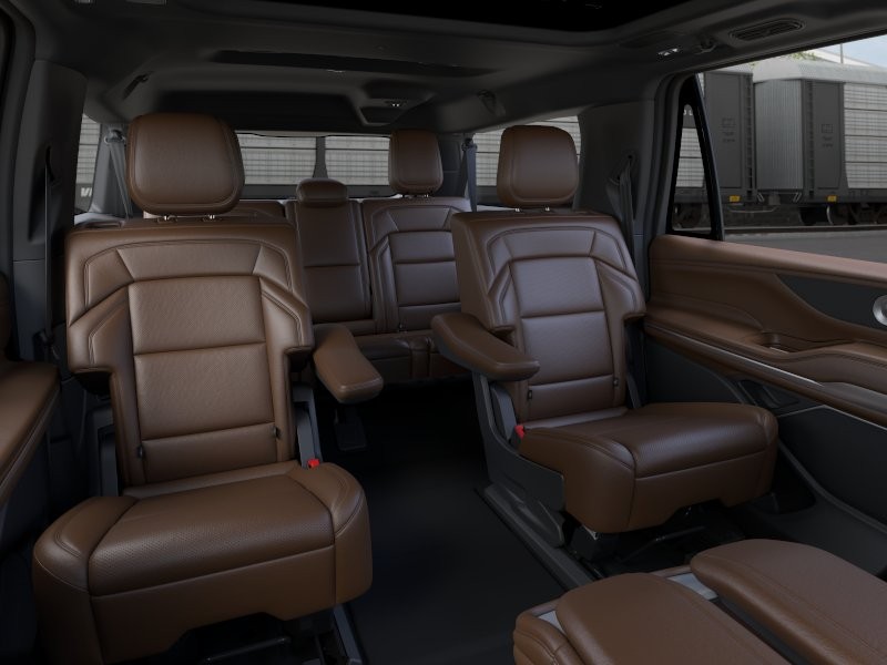 Lincoln Navigator L Vehicle Full-screen Gallery Image 11