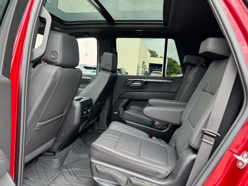 Chevrolet Tahoe Vehicle Full-screen Gallery Image 12
