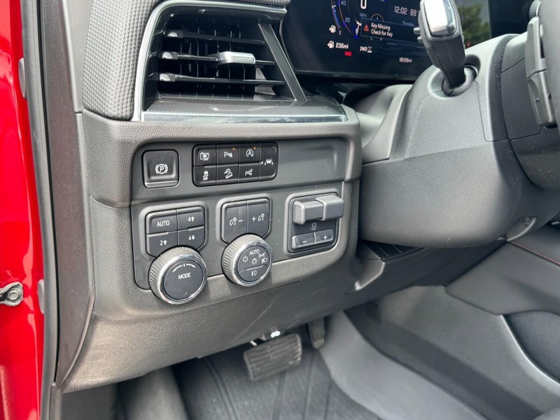 Chevrolet Tahoe Vehicle Full-screen Gallery Image 14