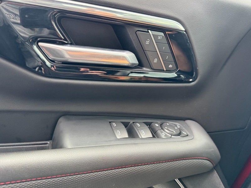 Chevrolet Tahoe Vehicle Full-screen Gallery Image 25