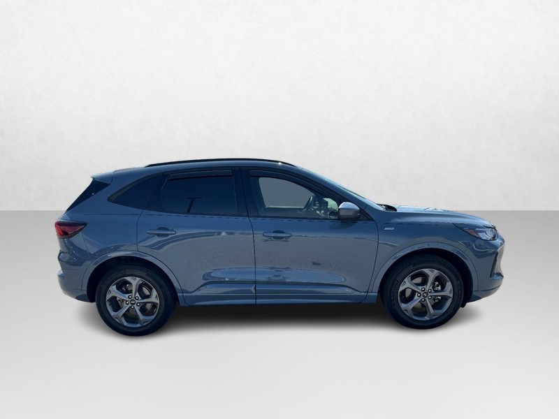Ford Escape Vehicle Full-screen Gallery Image 04
