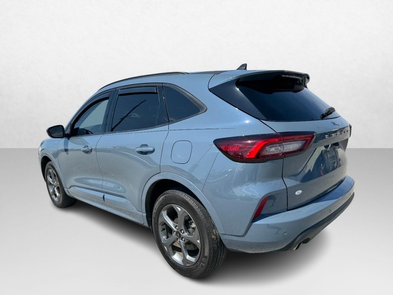 Ford Escape Vehicle Full-screen Gallery Image 07