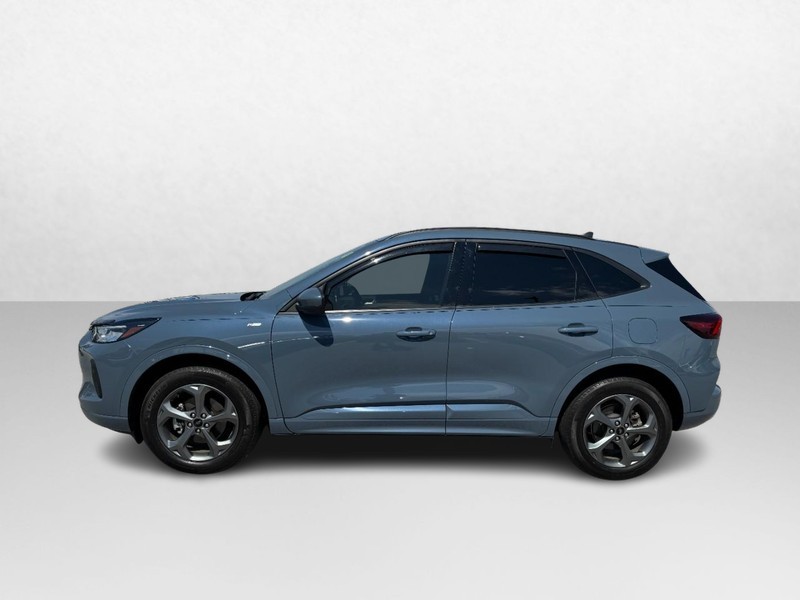Ford Escape Vehicle Full-screen Gallery Image 08