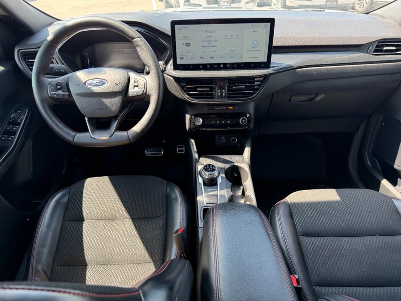 Ford Escape Vehicle Full-screen Gallery Image 09