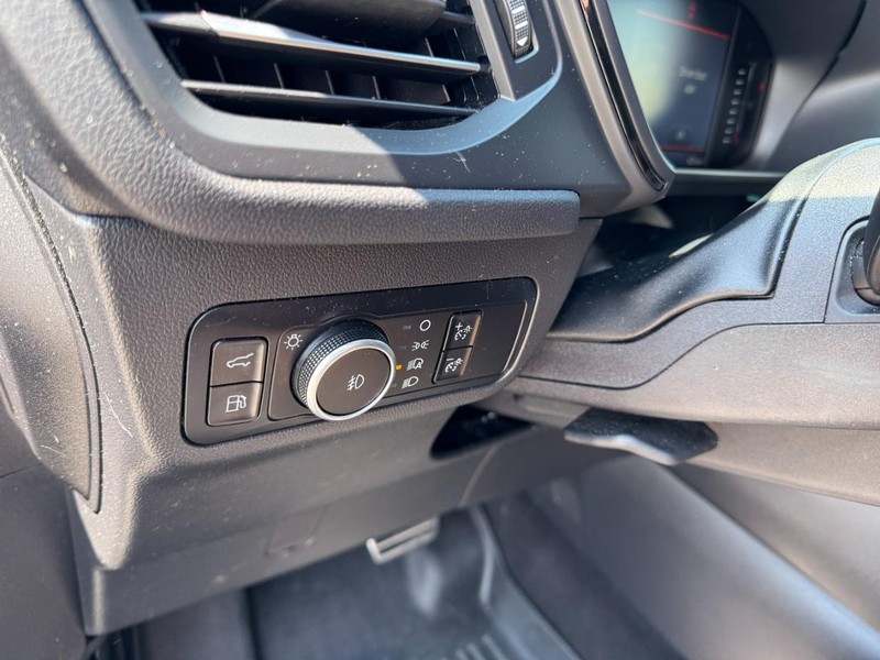 Ford Escape Vehicle Full-screen Gallery Image 14