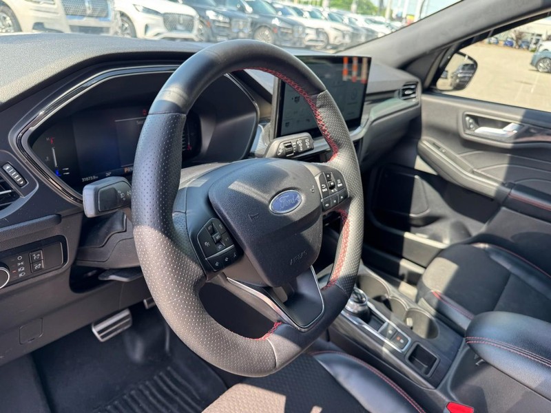 Ford Escape Vehicle Full-screen Gallery Image 15