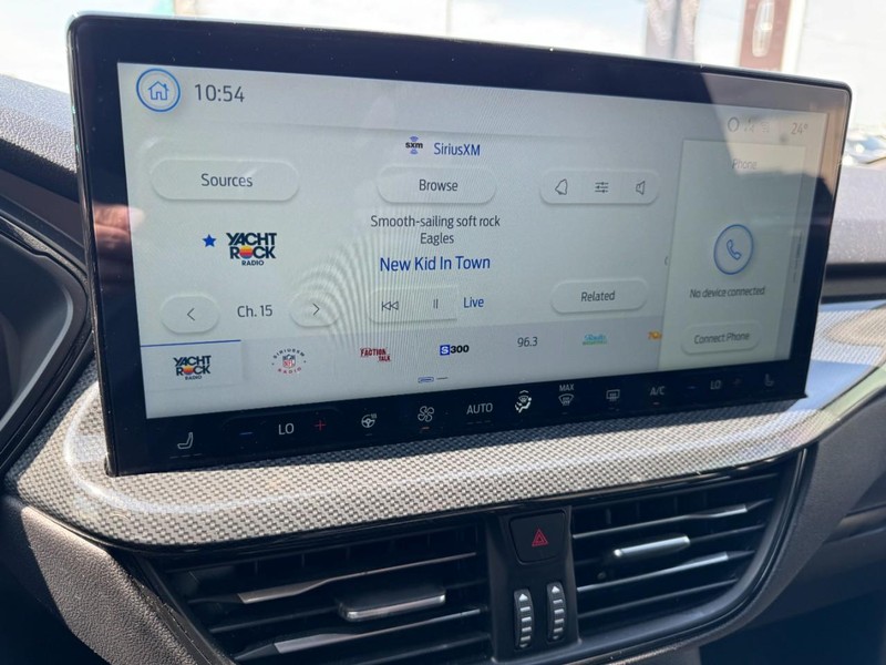 Ford Escape Vehicle Full-screen Gallery Image 16