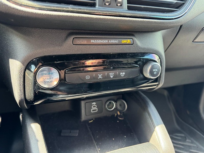 Ford Escape Vehicle Full-screen Gallery Image 17