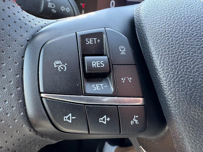 Ford Escape Vehicle Full-screen Gallery Image 18