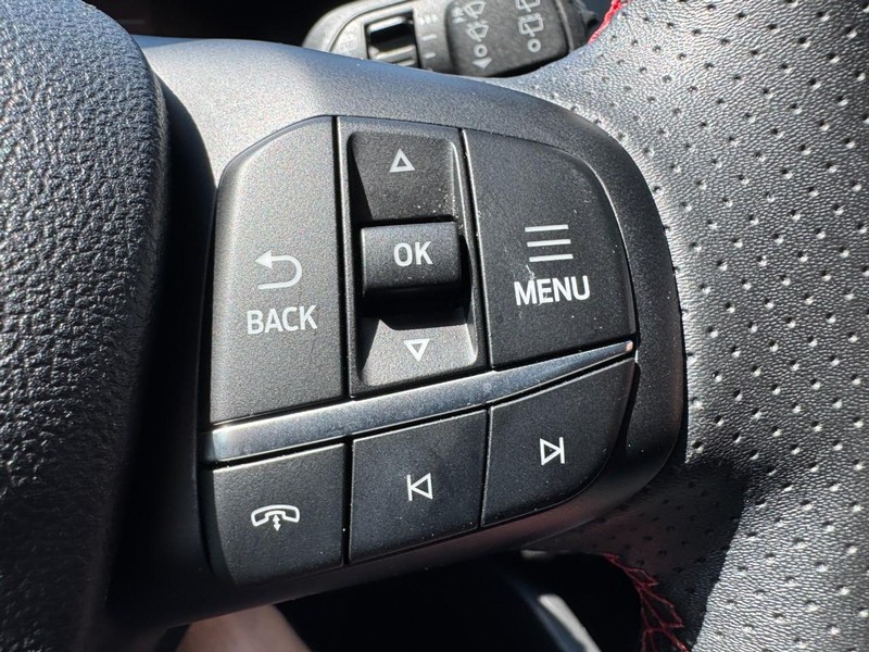 Ford Escape Vehicle Full-screen Gallery Image 19