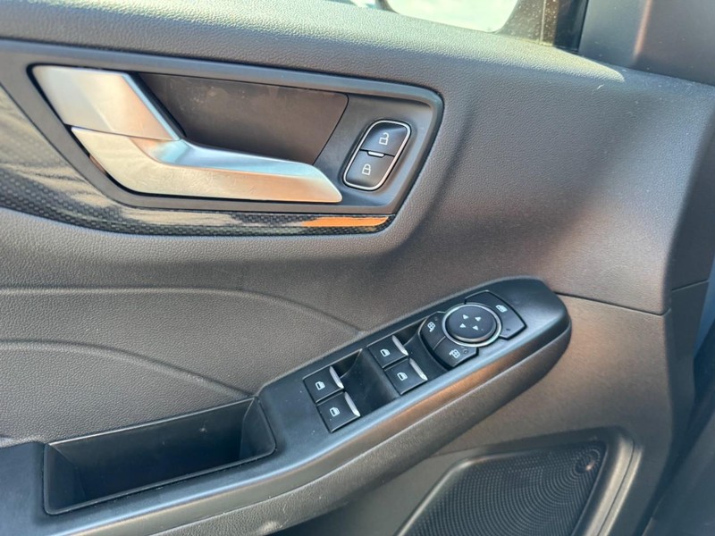Ford Escape Vehicle Full-screen Gallery Image 24