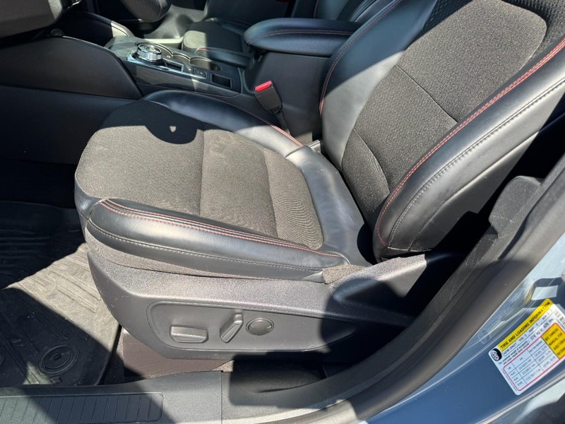 Ford Escape Vehicle Full-screen Gallery Image 25