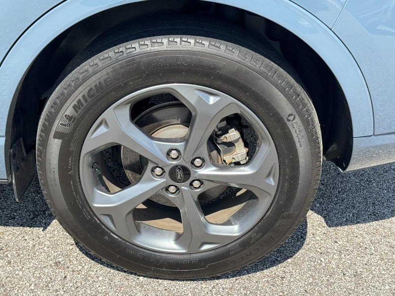 Ford Escape Vehicle Full-screen Gallery Image 26