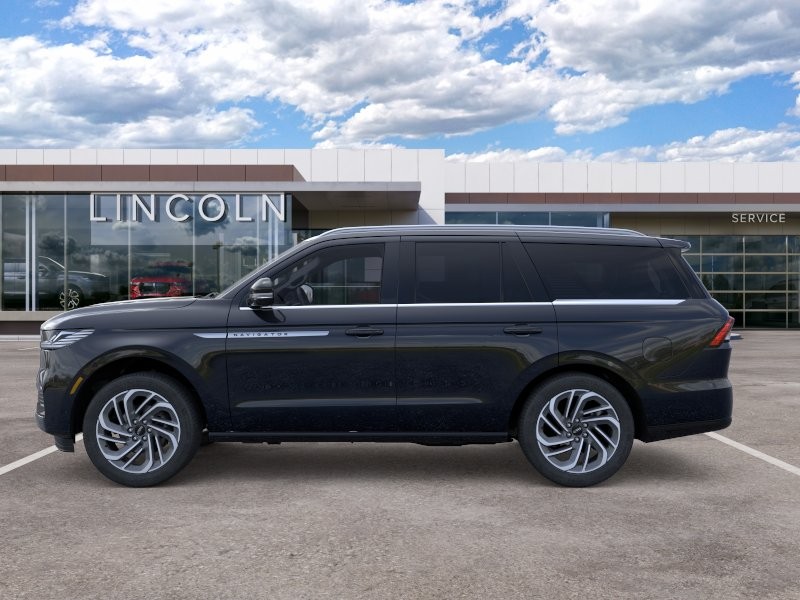 Lincoln Navigator Vehicle Full-screen Gallery Image 03