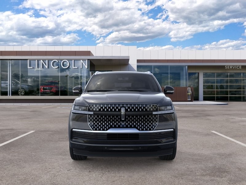 Lincoln Navigator Vehicle Full-screen Gallery Image 06