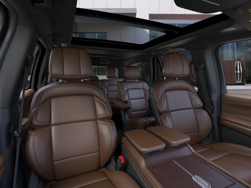Lincoln Navigator Vehicle Full-screen Gallery Image 10