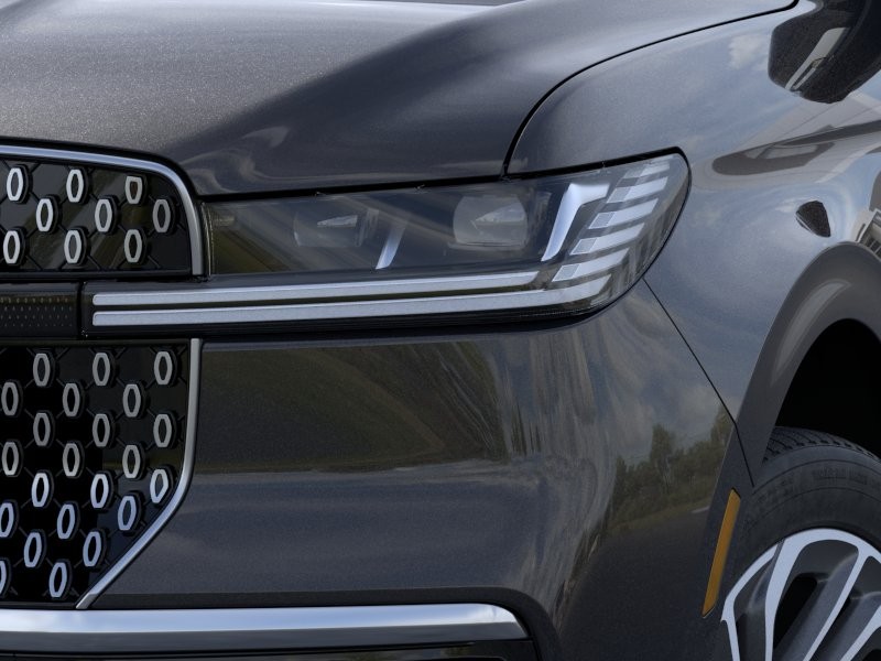 Lincoln Navigator Vehicle Full-screen Gallery Image 18