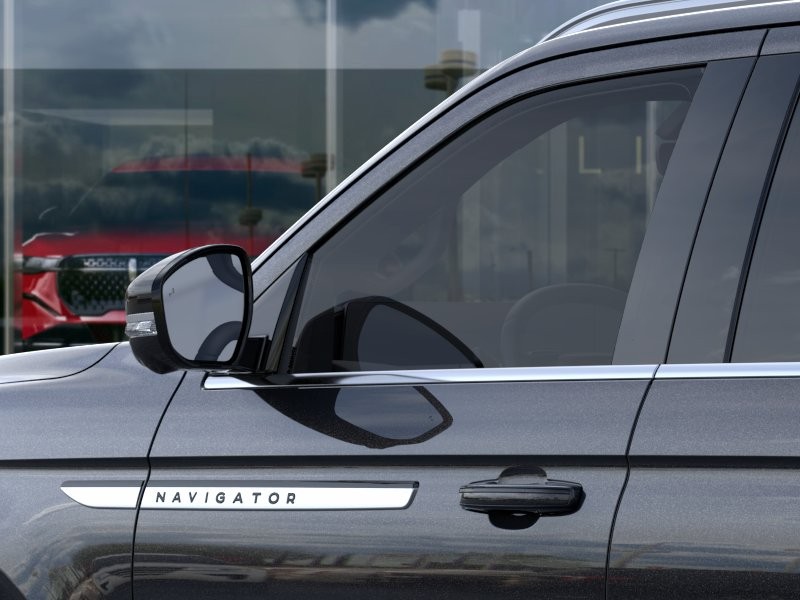 Lincoln Navigator Vehicle Full-screen Gallery Image 20