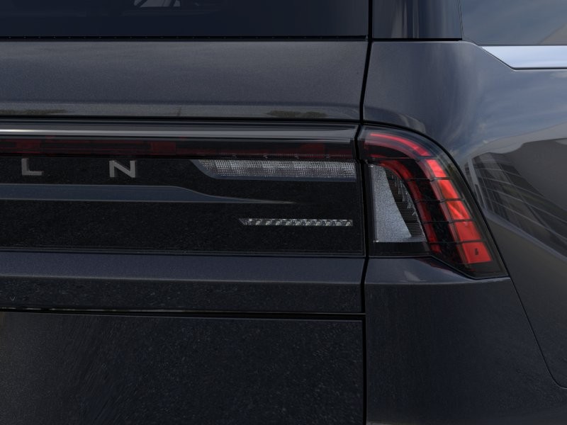Lincoln Navigator Vehicle Full-screen Gallery Image 21