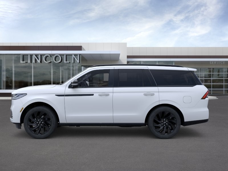 Lincoln Navigator Vehicle Full-screen Gallery Image 03