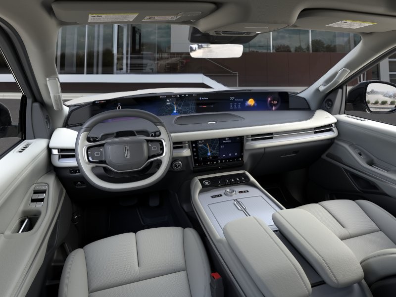 Lincoln Navigator Vehicle Full-screen Gallery Image 09