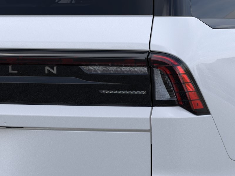 Lincoln Navigator Vehicle Full-screen Gallery Image 21