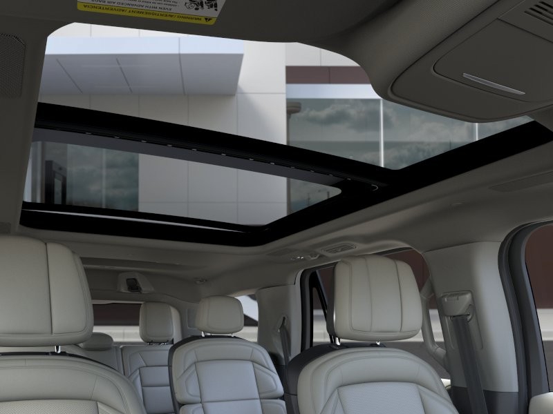Lincoln Navigator Vehicle Full-screen Gallery Image 22