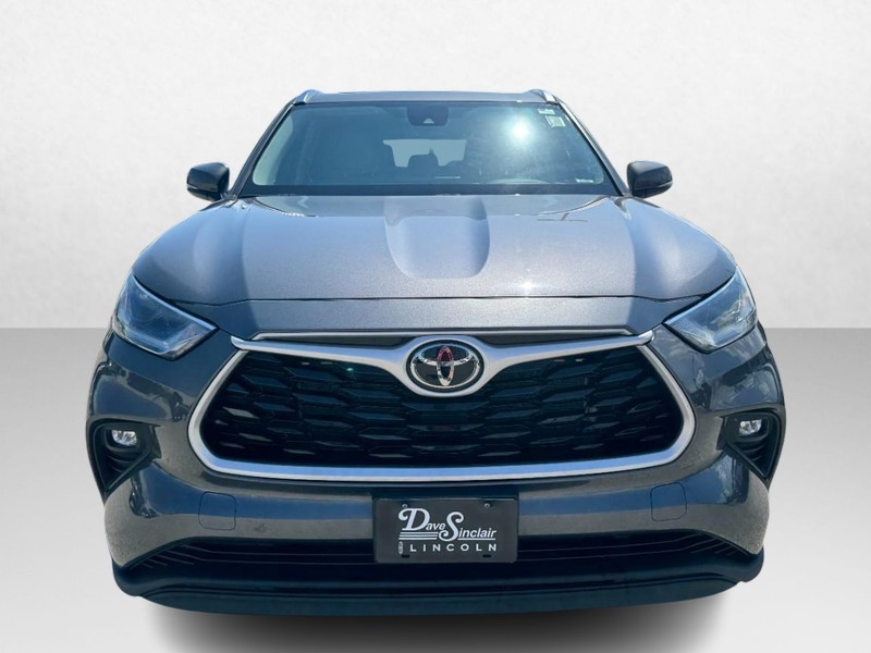 Toyota Highlander Vehicle Full-screen Gallery Image 02
