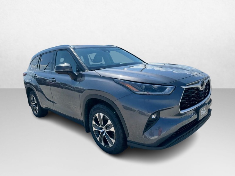 Toyota Highlander Vehicle Full-screen Gallery Image 03