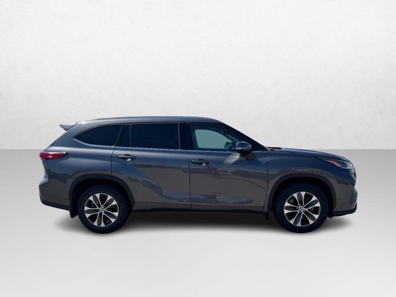 Toyota Highlander Vehicle Full-screen Gallery Image 04
