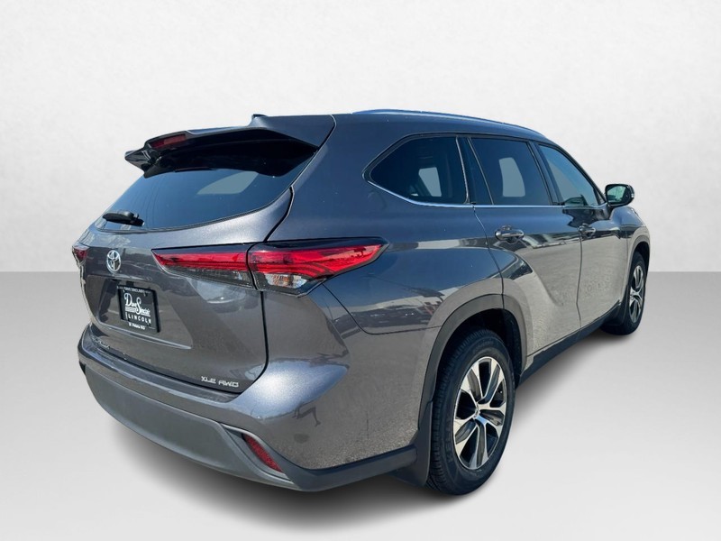 Toyota Highlander Vehicle Full-screen Gallery Image 05