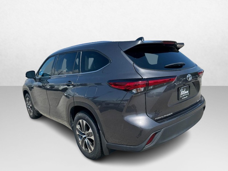 Toyota Highlander Vehicle Full-screen Gallery Image 07