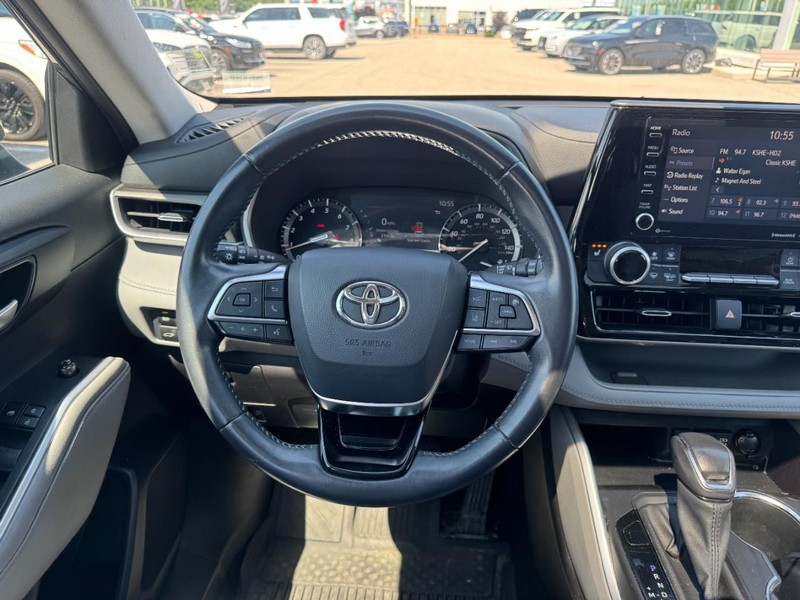 Toyota Highlander Vehicle Full-screen Gallery Image 10