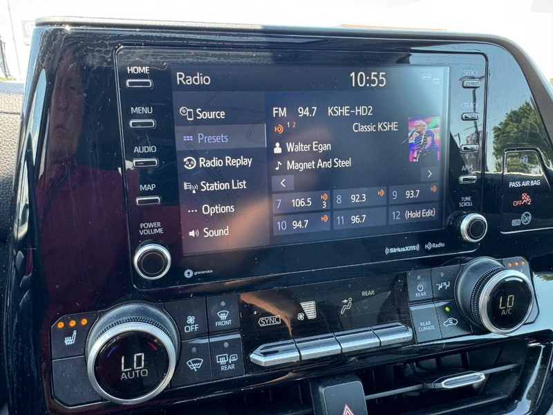 Toyota Highlander Vehicle Full-screen Gallery Image 16