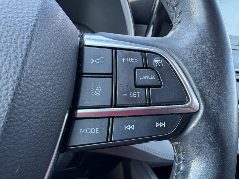 Toyota Highlander Vehicle Full-screen Gallery Image 19