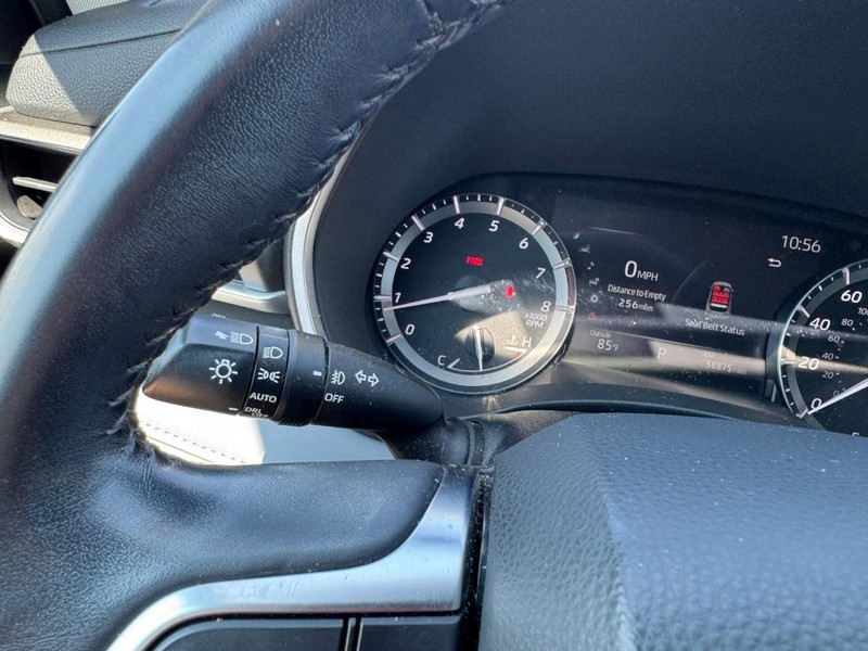 Toyota Highlander Vehicle Full-screen Gallery Image 20