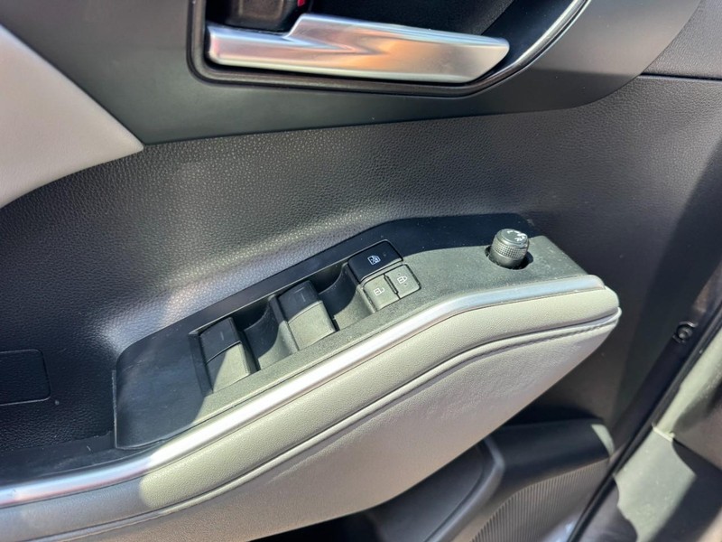 Toyota Highlander Vehicle Full-screen Gallery Image 25