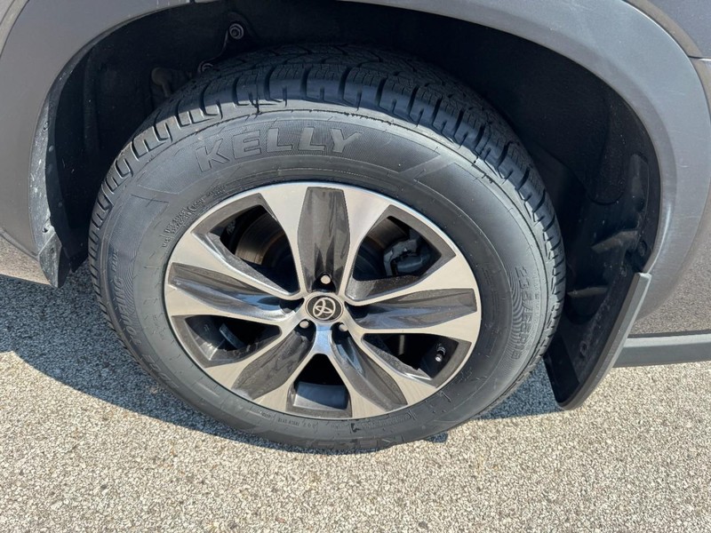 Toyota Highlander Vehicle Full-screen Gallery Image 27