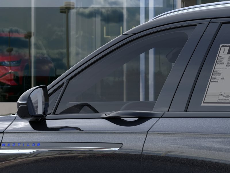 Lincoln Nautilus Vehicle Full-screen Gallery Image 20