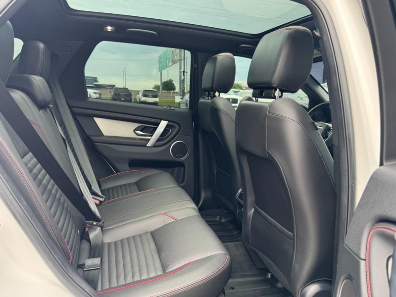 Land Rover Discovery Sport Vehicle Full-screen Gallery Image 13