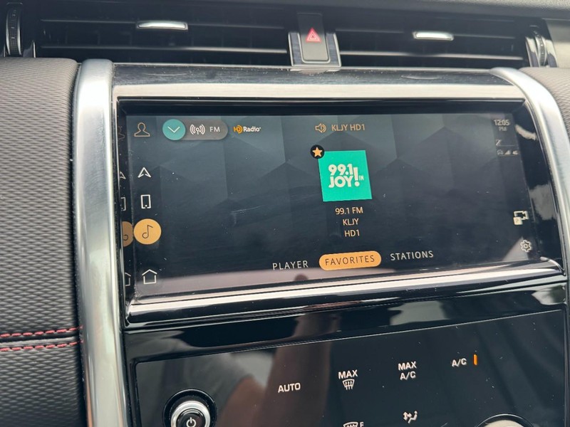 Land Rover Discovery Sport Vehicle Full-screen Gallery Image 16