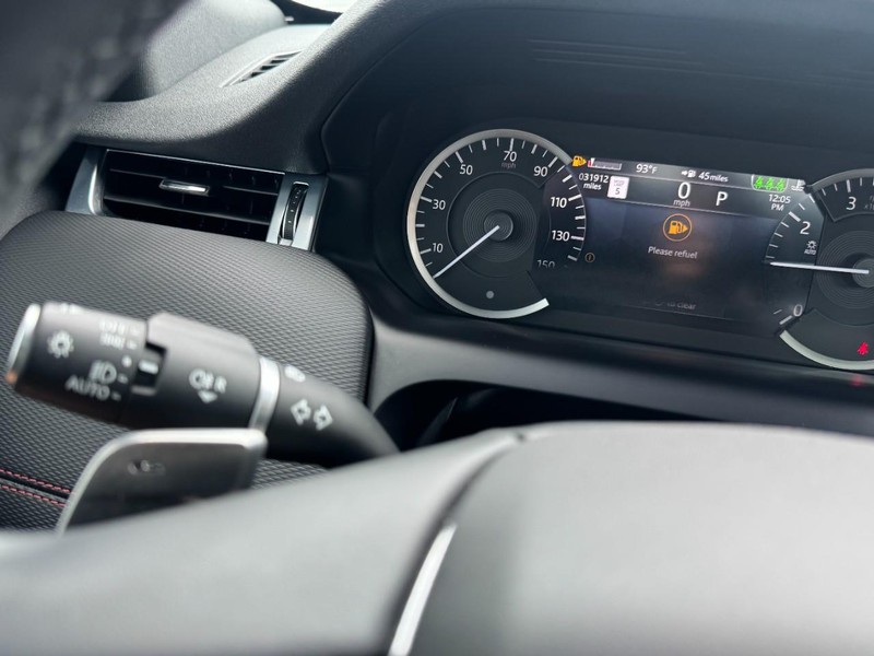 Land Rover Discovery Sport Vehicle Full-screen Gallery Image 20