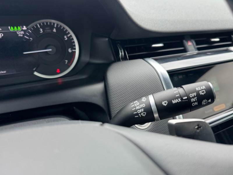 Land Rover Discovery Sport Vehicle Full-screen Gallery Image 21